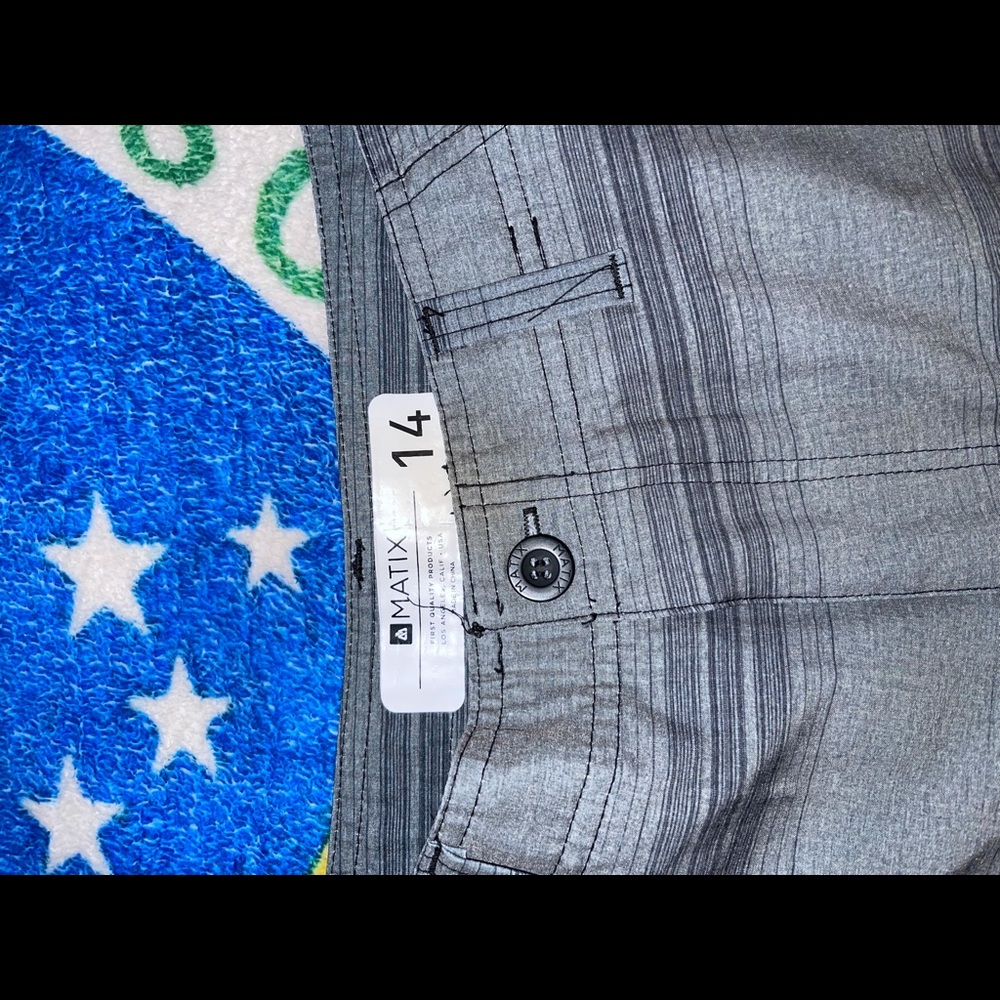 Matix shorts - Picture 2 of 3